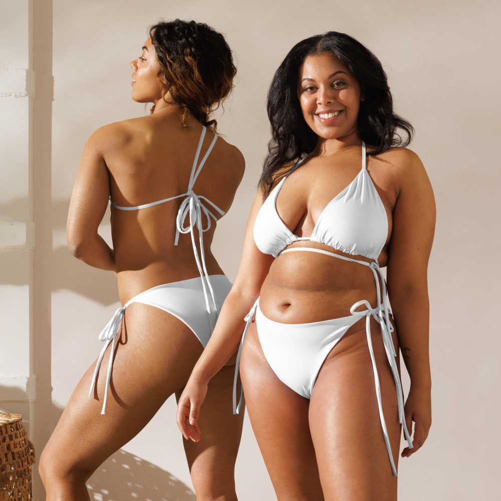 Weiß-mintfarbenes String-Bikini-Set aus recyceltem Material